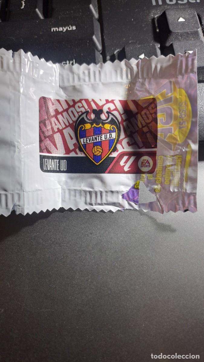 Coleccionismo deportivo: CROMO ESCUDO LEVANTE CHICLE LIGA 2026 2027 26 27 ESTE PANINI NUNCA PEGADO