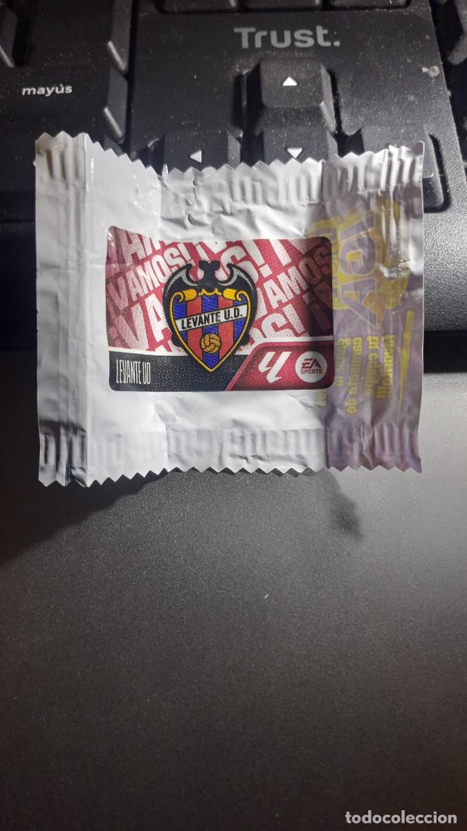 Coleccionismo deportivo: CROMO ESCUDO LEVANTE CHICLE LIGA 2026 2027 26 27 ESTE PANINI NUNCA PEGADO