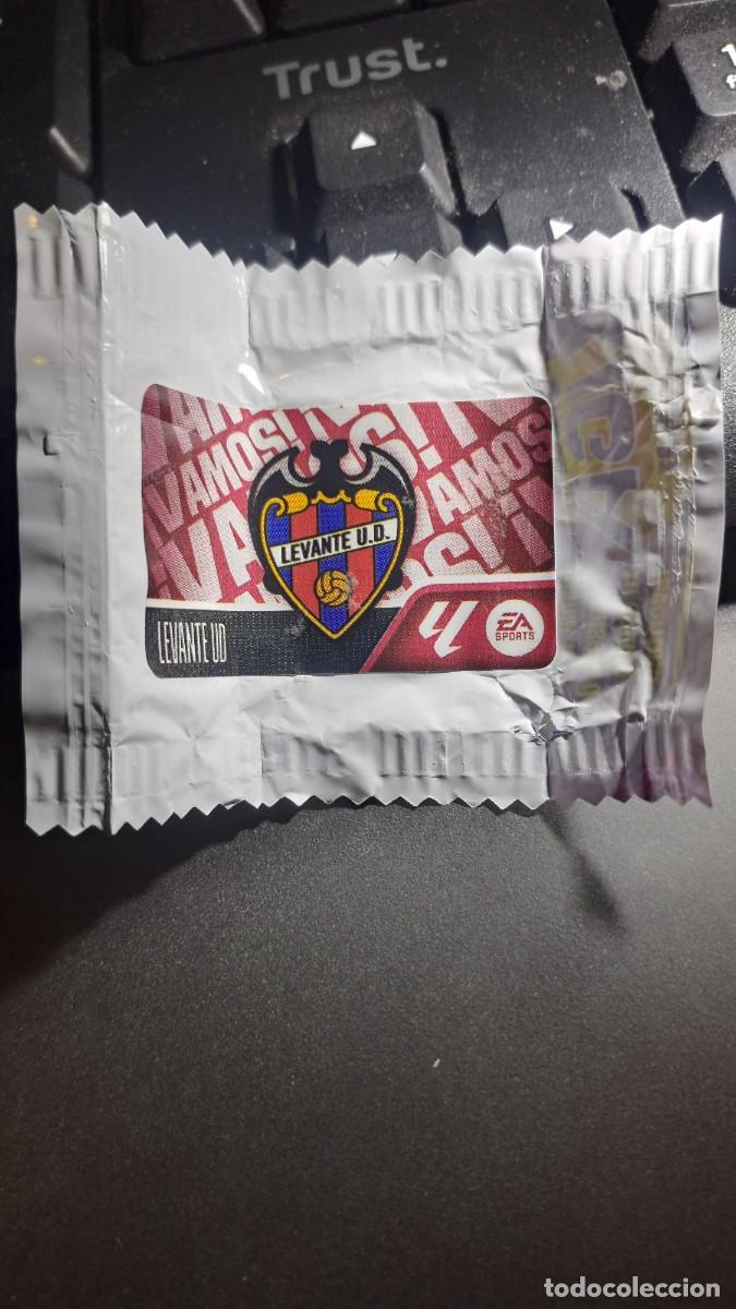 Coleccionismo deportivo: CROMO ESCUDO LEVANTE CHICLE LIGA 2026 2027 26 27 ESTE PANINI NUNCA PEGADO