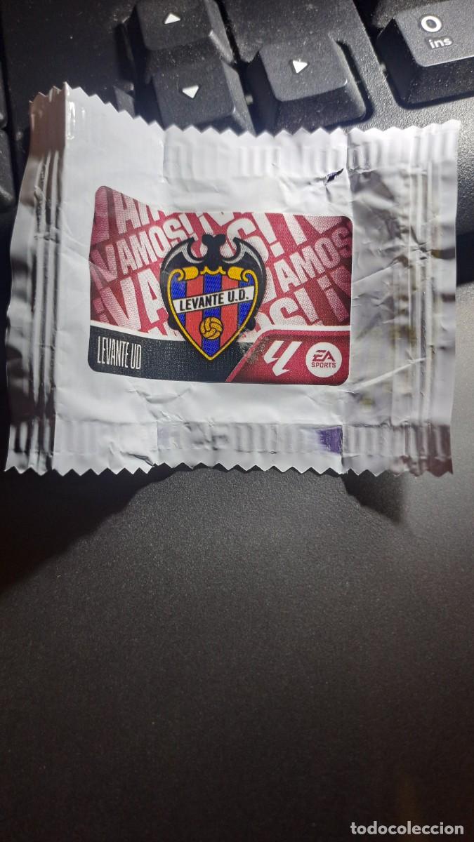 Coleccionismo deportivo: CROMO ESCUDO LEVANTE CHICLE LIGA 2026 2027 26 27 ESTE PANINI NUNCA PEGADO