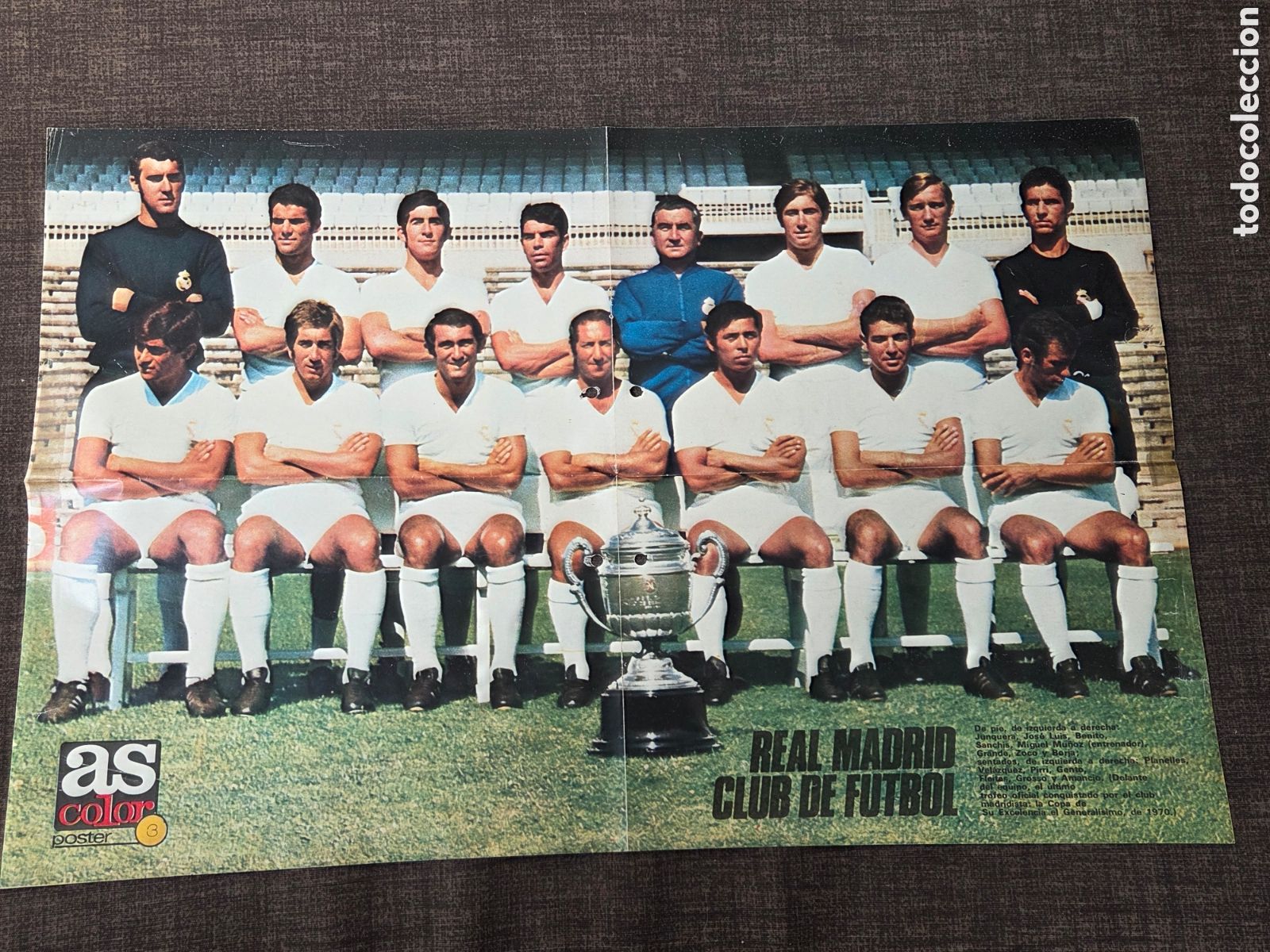 Sports collectibles: POSTER REAL MADRID CAMPE&Oacute;N COPA GENERAL&Iacute;SIMO 1970 as color.