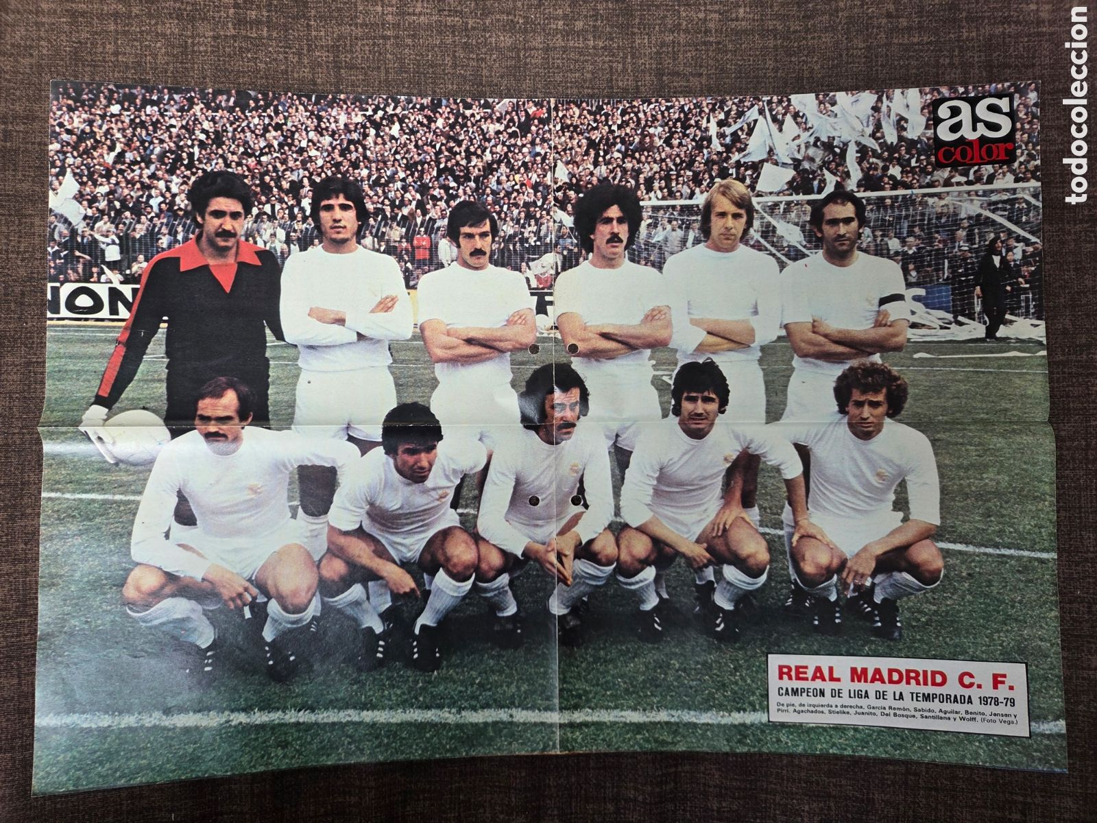 Sports collectibles: POSTER REAL MADRID CAMPE&Oacute;N LIGA 1978-79 as color.