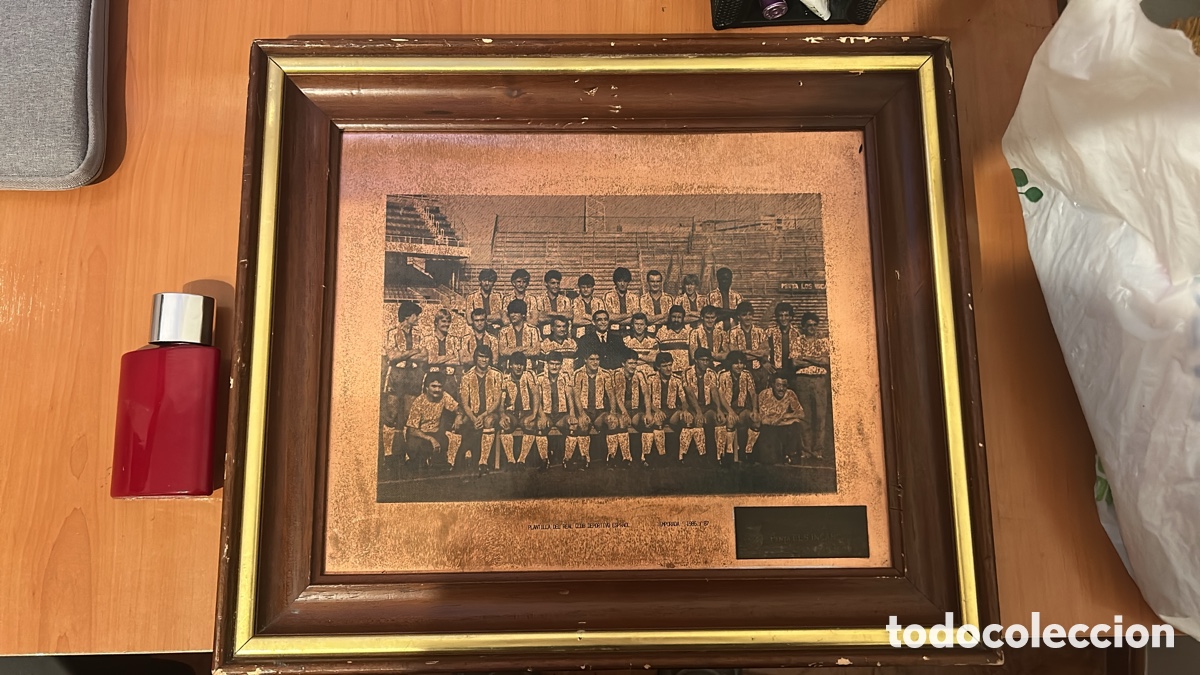 Coleccionismo deportivo: Cuadro con lamina de metal enmarcada de la plantilla del Espa&ntilde;ol TEMPORADA 86-87 ( muy limitado )