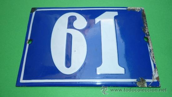 Affiches: Placa o n&uacute;mero para domicilio. Chapa esmaltada. A&ntilde;os 1950s. 18 x 13 ctms.