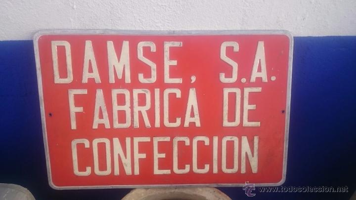 Plakate: CHAPA ANTIGUA LITOGRAFIADA DAMSE, S.A. FABRICA DE CONFECCION 60 CMS. DE LARGO X 40 DE ALTO