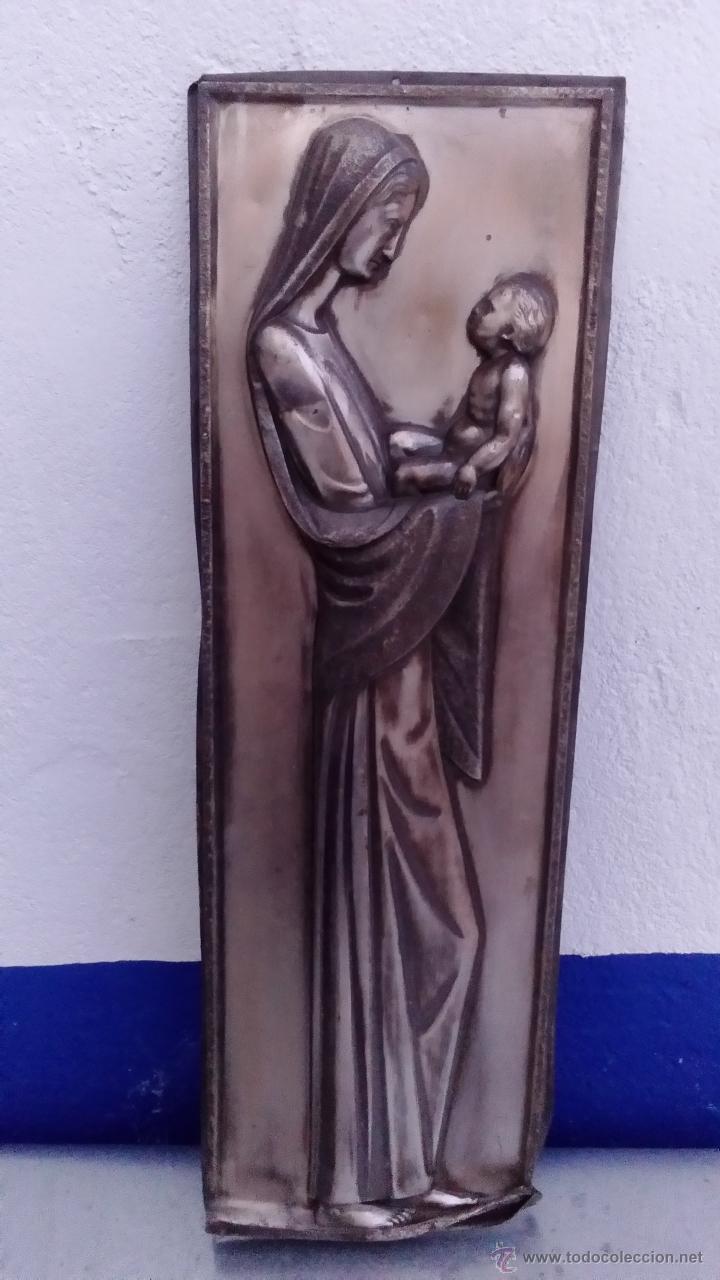 Affiches: CHAPA EN METAL PARECE UNA VIRGEN Y UN NI&Ntilde;ODE 47 CMS. DE ALTO X 16 DE LARGO