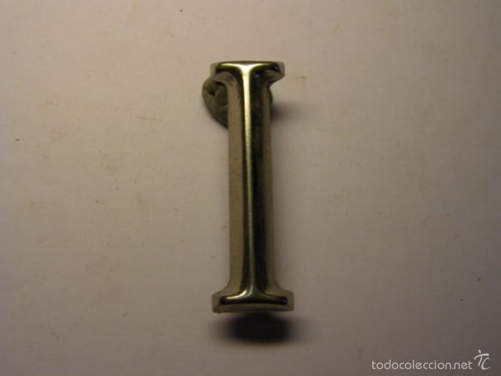 Affiches: Letra met&aacute;lica I para poner inscripciones sobre piedra, madera, o metal.