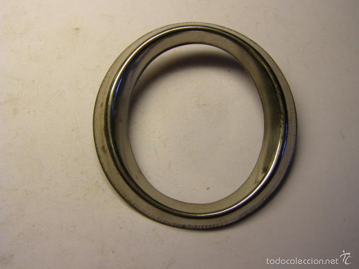 Posters: Letra met&aacute;lica O para poner inscripciones sobre piedra, madera, o metal.