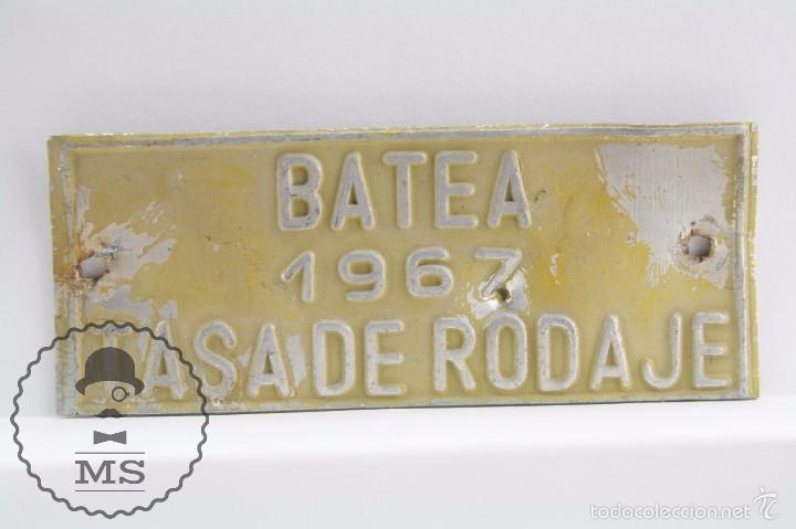 Affiches: Peque&ntilde;a Placa / Chapa de Circulaci&oacute;n -Tasa de Rodaje. Batea, Tarragona. A&ntilde;o 1967 -Medidas 7,5 x 3 cm