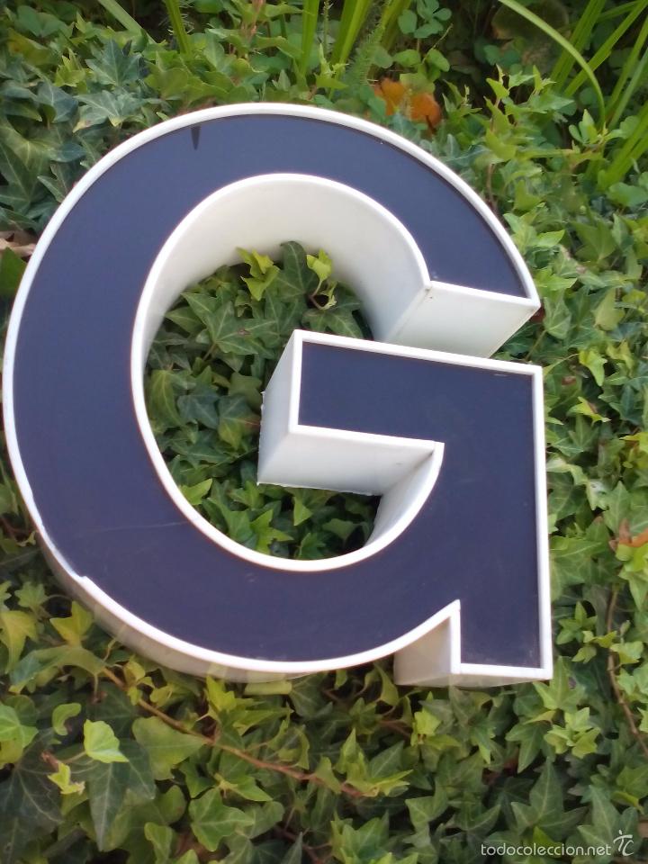 Posters: Letra 'G' de Rotulo comercial. Bonita pieza de tipograf&iacute;a para decoraci&oacute;n. Mide 29 x 25 x 8 cm