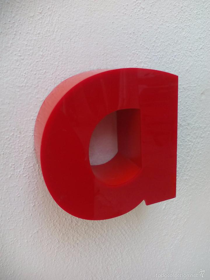 Posters: Letra 'a' o D de Rotulo comercial. Bonita pieza de tipograf&iacute;a para decoraci&oacute;n. Mide 18,5 x 19 x 8 cm