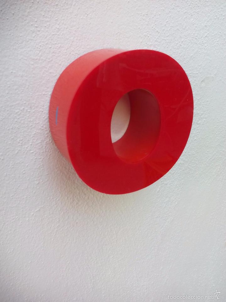 Affiches: Letra 'O' o n&ordm;0 de Rotulo comercial Bonita pieza de tipograf&iacute;a para decoraci&oacute;n Mide 19,4 x 19,4 x8cm