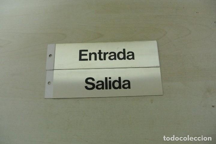 Posters: DOS CARTELES INDICADORES ,ENTRADA Y SALIDA