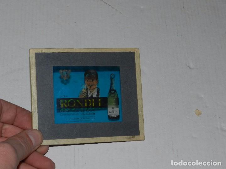 Affiches: (MCAJON) PUBLI CINEMA - CHAMPA&Ntilde;A DE CAVA EXTRA RONDEL , 8'5 X 8'5 CM, SE&Ntilde;ALES DE USO