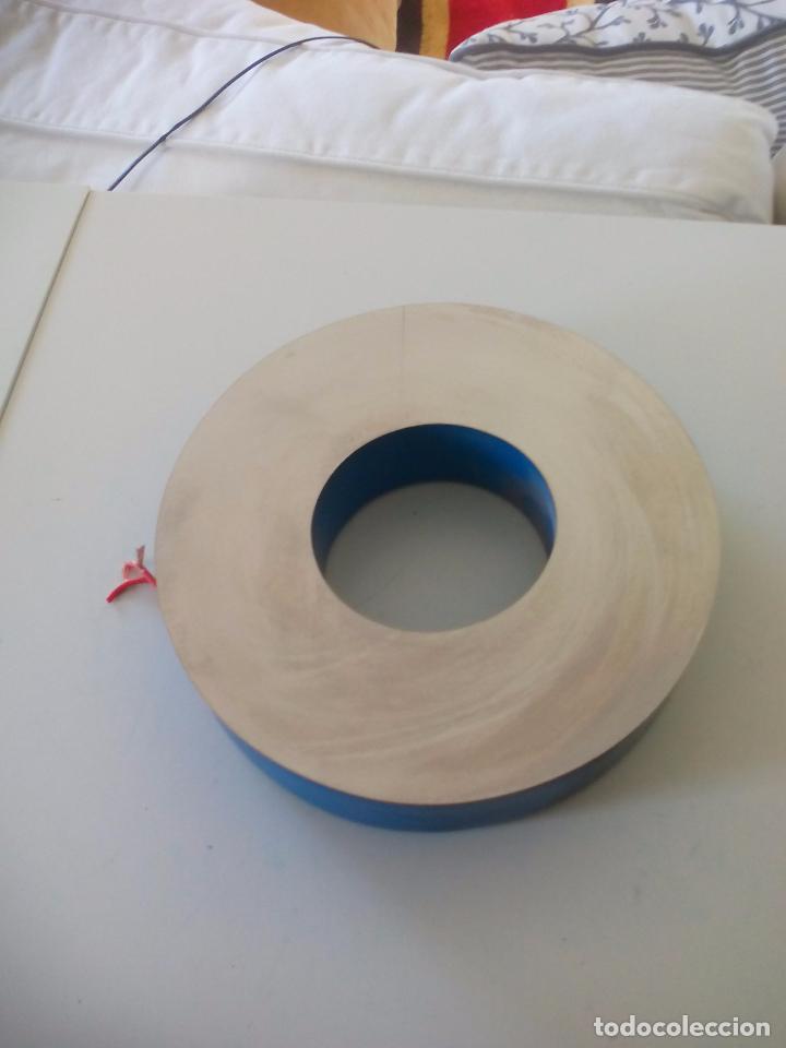 Posters: Letra 'O' de Rotulo comercial con luces led. Bonita pieza decoraci&oacute;n. Mide 20 x 20 x 4 cm