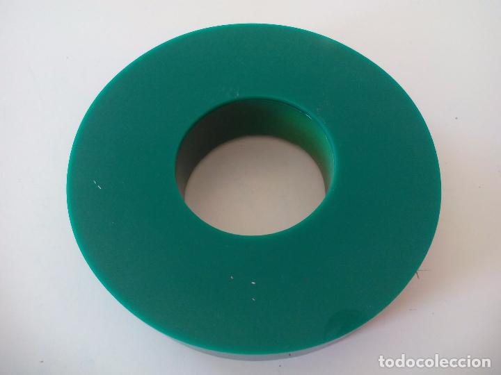 Posters: Letra 'o' verde, de Rotulo comercial con luces led. Bonita pieza decoraci&oacute;n. Mide 20 x 20 x 4 cm