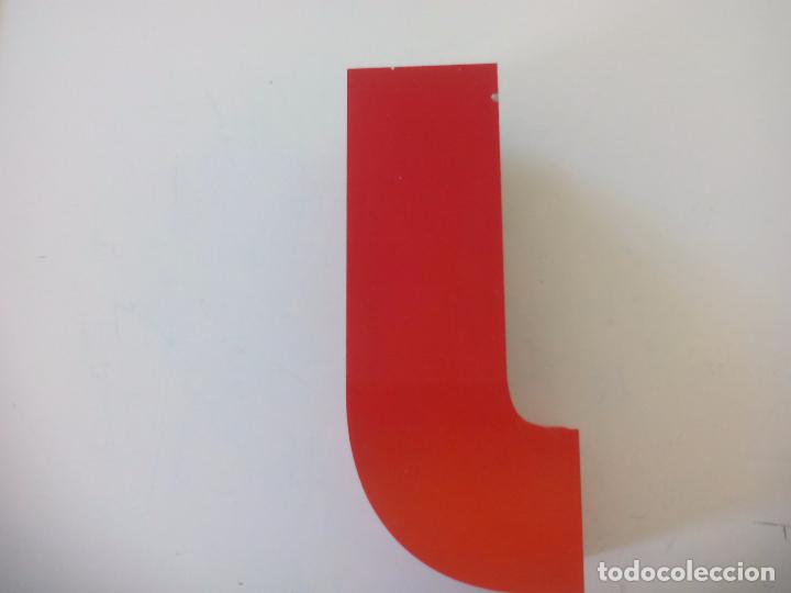 Posters: Letra 'J'  de Rotulo comercial con luces led. Bonita pieza decoraci&oacute;n. Mide 19x 8 x 4,5 cm