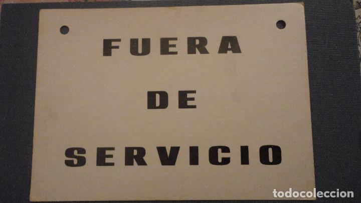 Posters: ANTIGUO ROTULO EN CARTON.FUERA DE SERVICIO.RETRO VINTAGE.A&Ntilde;OS 50