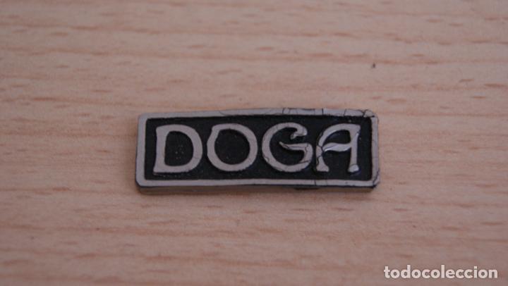 Carteles: Peque&ntilde;a chapa de Doga - Foto 1