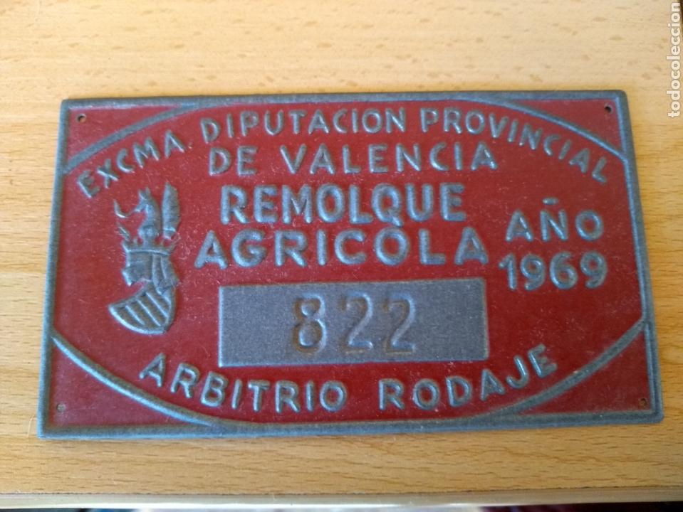 Affiches: **CHAPA MET&Aacute;LICA DE,--ARBITRIO DE RODAJE (1969) REMOLQUE AGR&Iacute;COLA** 11/6,5 CM