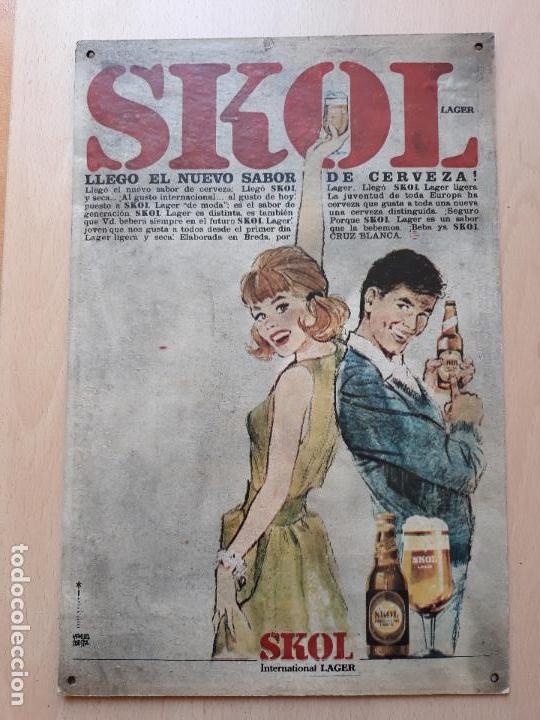 Plakate: Antiguo y original cartel de cart&oacute;n cerveza skol lager-Manuel Cuesta- arce & potti