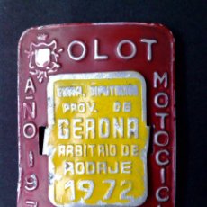 Carteles: CHAPA MATRICULA DE MOTOCICLO (EN 2 PIEZAS) AÑO 1972 DE OLOT-GERONA (7CM. X 5CM.) DESCRIPCION. Lote 124264367