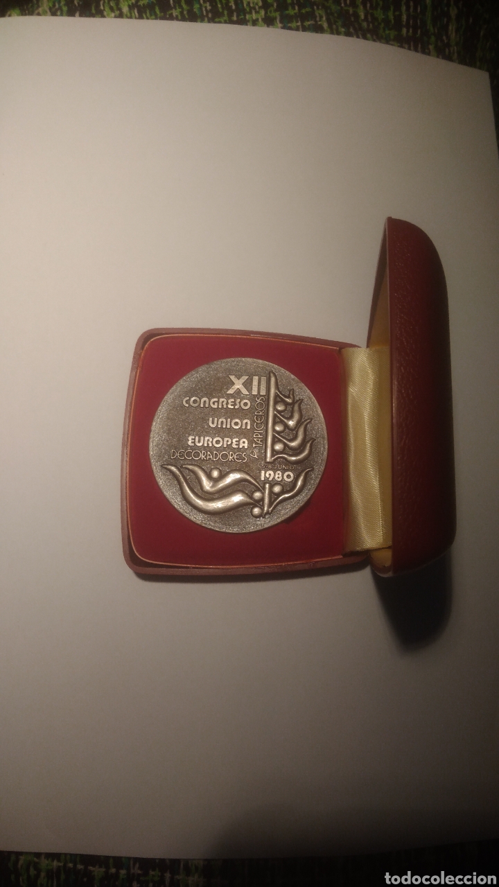 Plakate: 1980. Medalla Uni&oacute;n europea de decoradores. Muy pesada. Nueva a estrenar