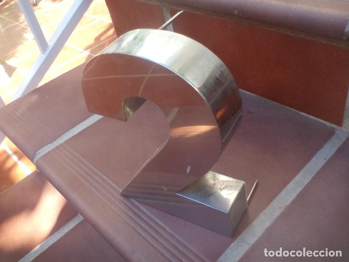 Plakate: N&Uacute;MERO 2 n&ordm; dos DE ROTULO COMERCIAL. BONITA PIEZA VINTAGE DE DECORACI&Oacute;N. MIDE 19,5x15x4 CM NO LETRA