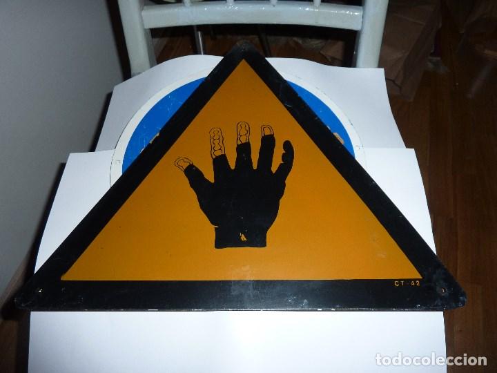 Carteles: Se&ntilde;al industrial peligro - Foto 1