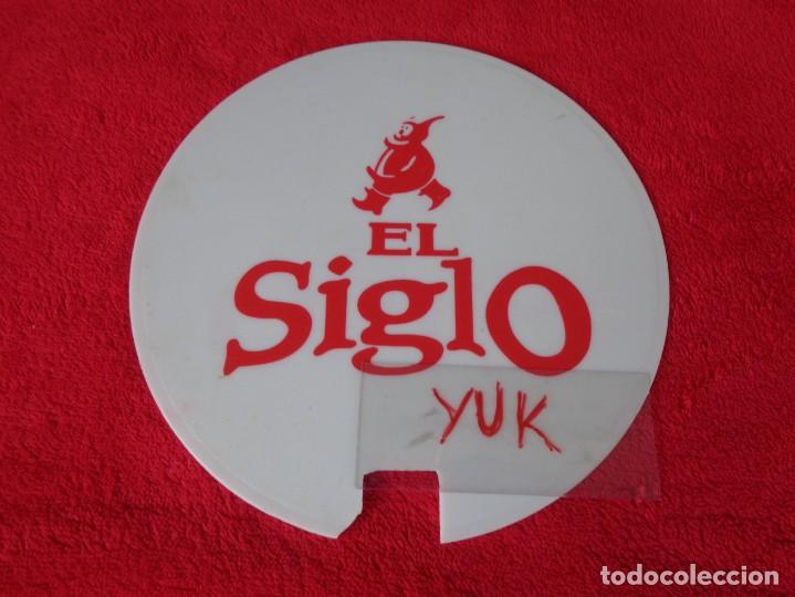 Plakate: DISPLAY DE PUBLICIDAD DE GASEOSA EL SIGLO EN PVC SERIGRAFIADO EN AMBAS PARTES
