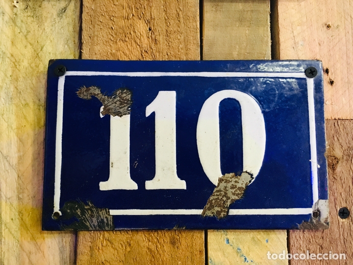 Posters: ANTIGUA CHAPA DE METAL ABOMBADA PARA PUERTA N&Uacute;MERO 110 PLACA DE HIERRO ESMALTADO COLOR AZUL CASA