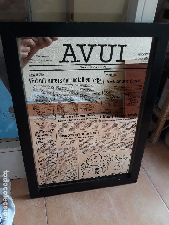 Posters: Cartel espejo peri&oacute;dico Auvi Barcelona numero 1 - Prensa catalana 1976