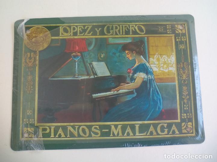 Posters: L&Oacute;PEZ Y GRIFFO. PIANOS. M&Aacute;LAGA. CARTEL DE CHAPA PUBLICITARIA, COLECCI&Oacute;N LOS ANUNCIOS DE TU VIDA