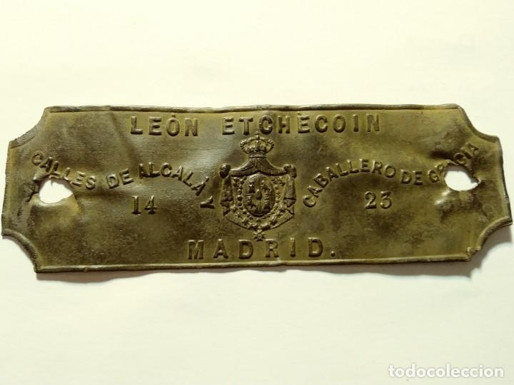 Carteles: Etch&eacute;coin, Le&oacute;n. Chapa de establecimiento - Foto 1
