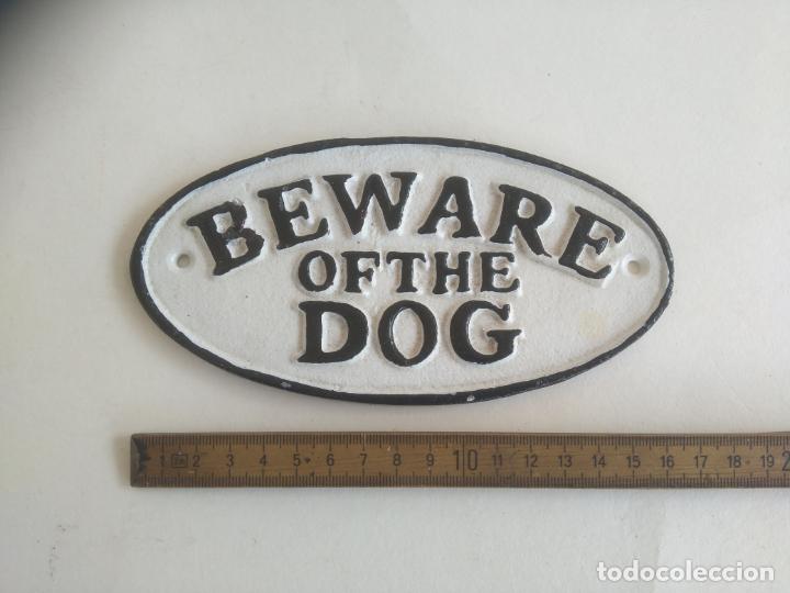 Affiches: ROTULO O CARTEL DE HIERRO. BEWARE OF THE DOG. CUIDADO CON EL PERRO.
