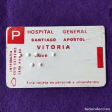 Carteles: ANTIGUA TARJETA DE APARCAMIENTO DE COCHE. HOSPITAL SANTIAGO APOSTOL VITORIA (ALAVA). AÑOS 60-70.