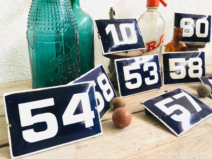 Posters: ANTIGUA CHAPA DE METAL ABOMBADA PARA PUERTA N&Uacute;MERO 54 PLACA DE HIERRO ESMALTADO COLOR AZUL CASA