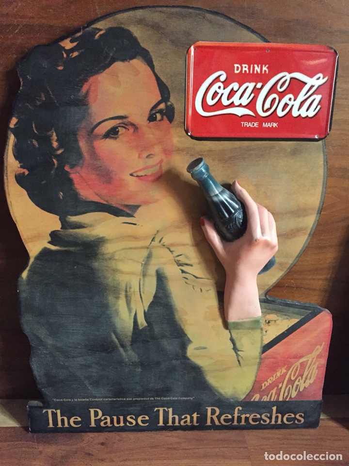Carteles: Cartel de madera en relieve de COCA COLA THE PAUSE THAT REFRESHED.