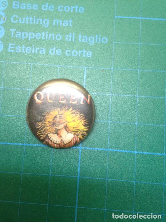 Carteles: CHAPA QUEEN INNUENDO PIN - Foto 1