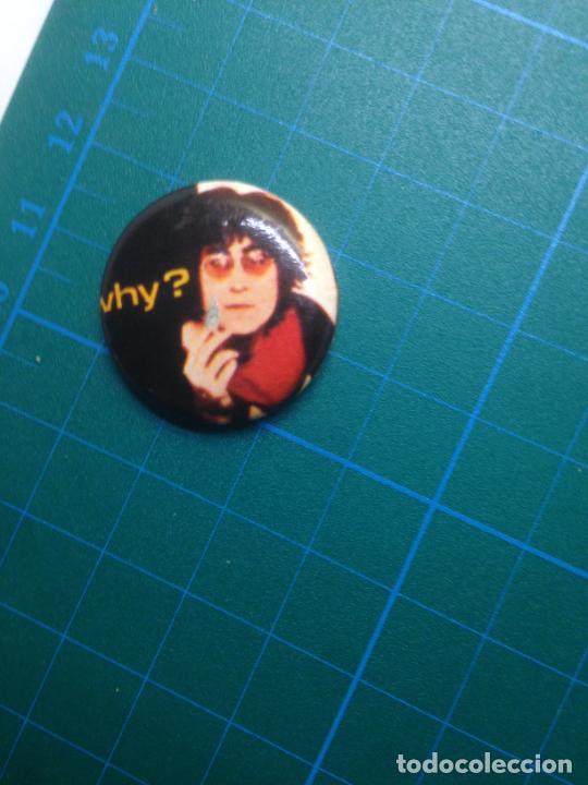 Carteles: CHAPA JOHN LENNON WHY? PIN - (BEATLES) - Foto 1