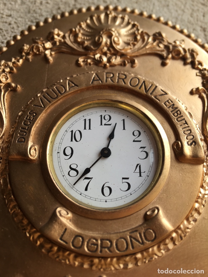 Affiches: Reloj de pared con publicidad antigua - Viuda de Juli&aacute;n Arroniz - Logro&ntilde;o - Marco dorado con relieve