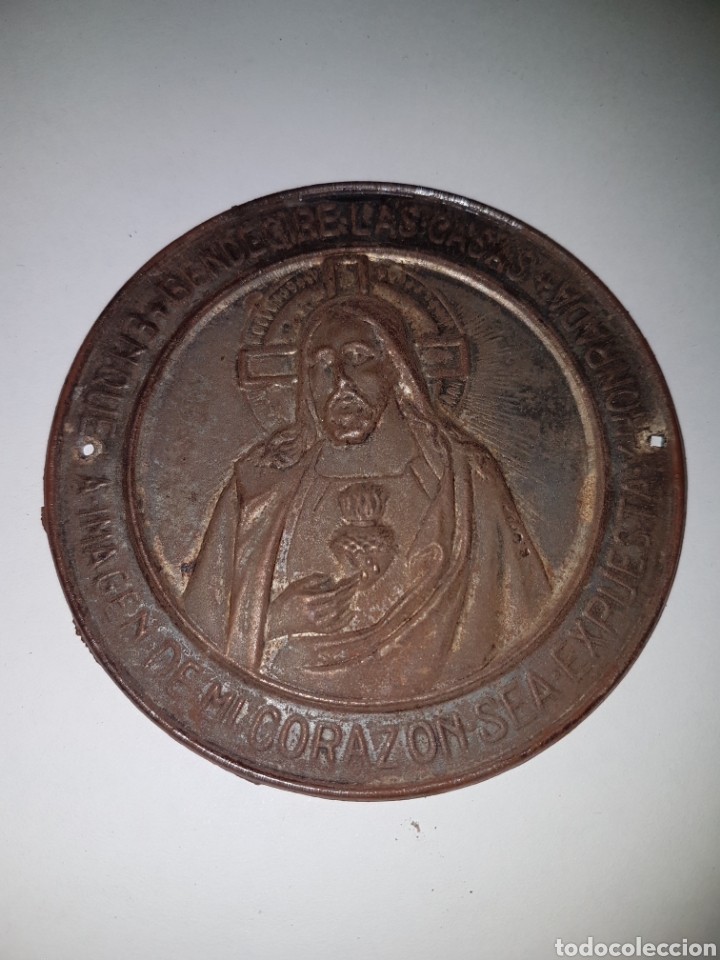 Carteles: Antigua placa puerta Sagrado Corazon relieve. - Foto 1
