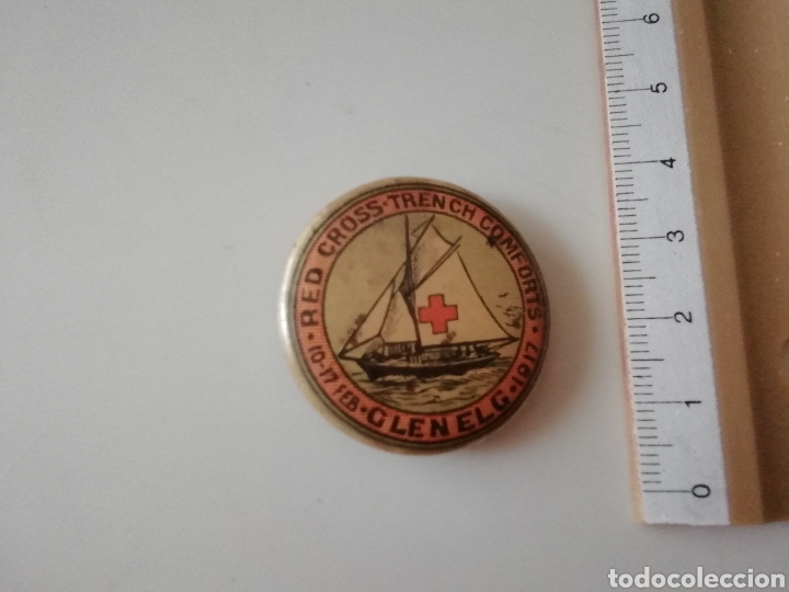 Posters: INSIGNIA CIRCULAR CRUZ ROJA. RED CROSS TRENCH COMFORTS 1917. AUSTRALIA.