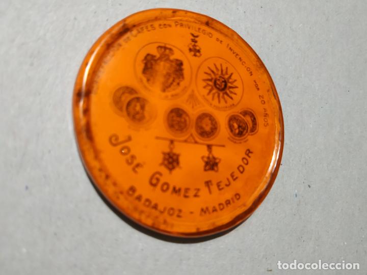 Carteles: ANTIGUO ESPEJO LITOGRAFIADO DE CAFES GOMEZ TEJEDOR. BADAJOZ. 5,3 CM DIAM. EL DE LA FOTO.