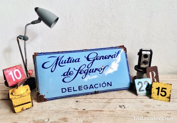 Posters: CHAPA ANTIGUA MUTUA GENERAL DE SEGUROS DELEGACION ANTIGUO LETRERO CARTEL DE ESMALTE ABOMBADO