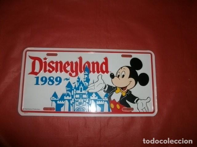 Carteles: PLACA DE MATR&Iacute;CULA DISNEYLAND 1989 CON MICKEY MOUSE - Foto 1