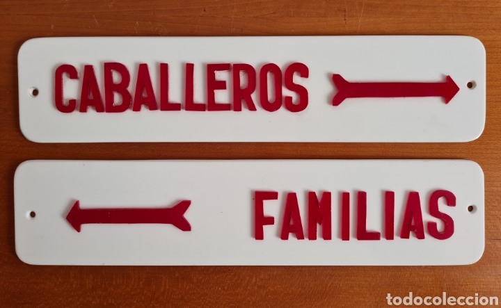 Posters: 2 Carteles Placas pvc duro en relieve 'Caballeros' y 'Familias' Flechas - Decoraci&oacute;n Vintage