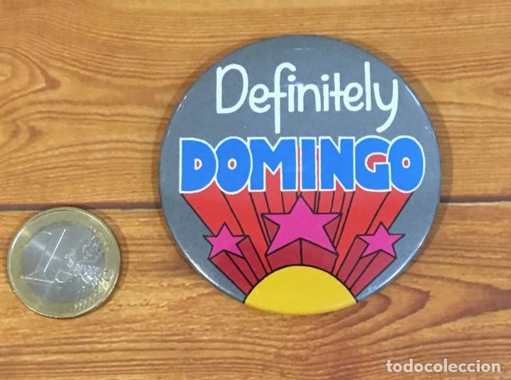 Plakate: GRAN CHAPA VINTAGE CON LA INSCRIPCI&Oacute;N DEFINITELY DOMINGO