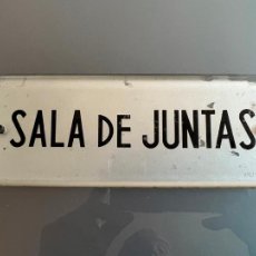 Affissi: CHAPA VIDRIADA SALA DE JUNTAS J. PUYOL