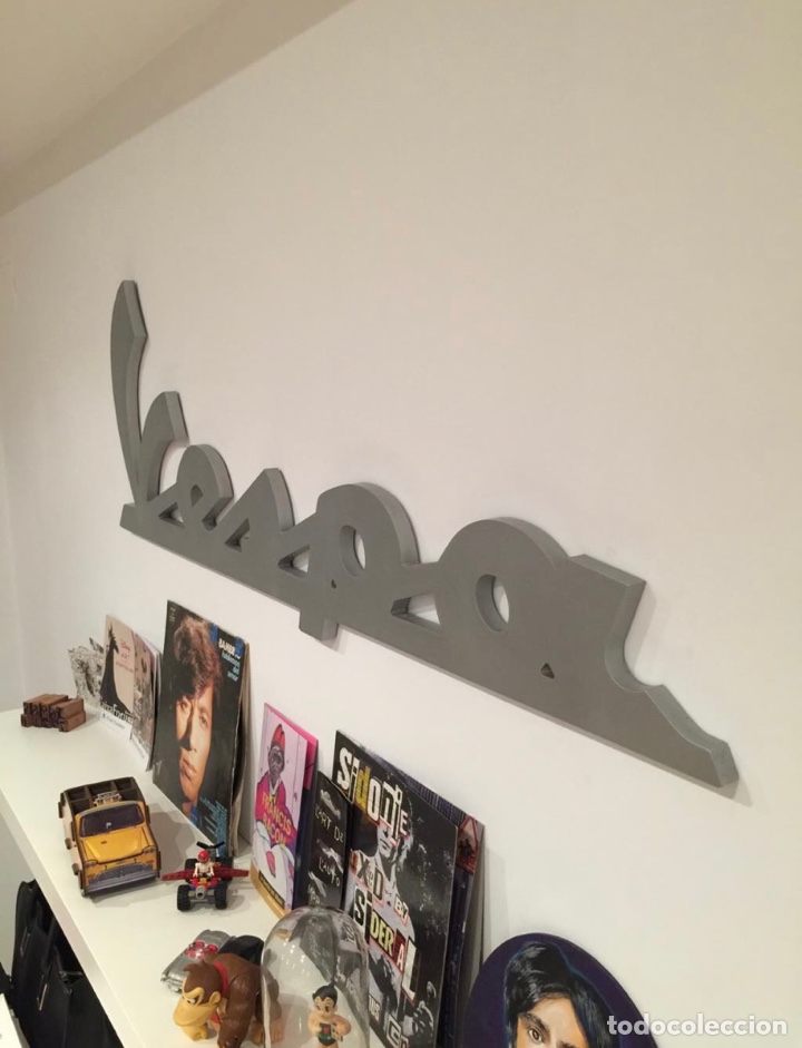 Carteles: Logotipo VESPA en madera pintada - Foto 4
